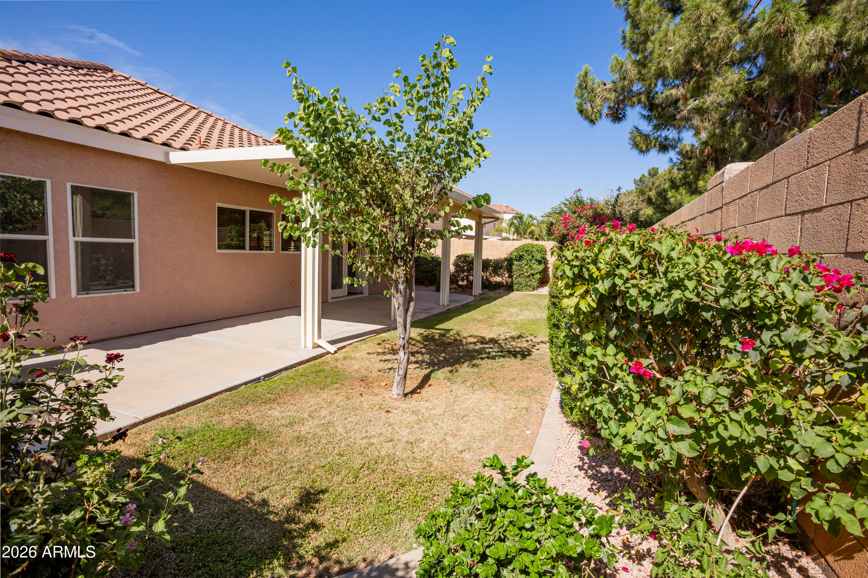 8061 E OBISPO Avenue