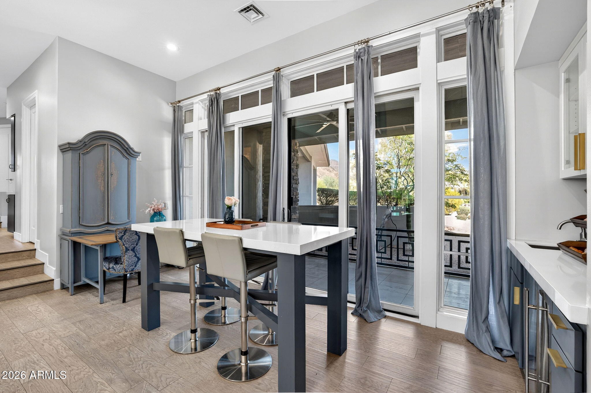 9810 E THOMPSON PEAK Parkway 807