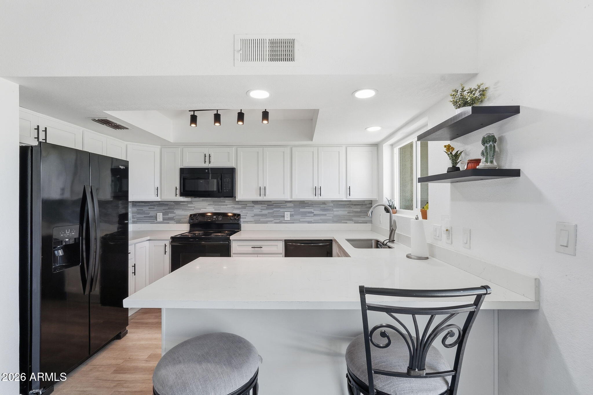 2524 S EL PARADISO 67