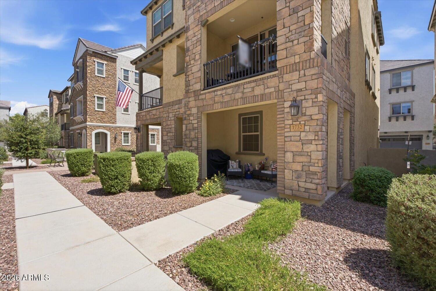 1732 E DOGWOOD Lane