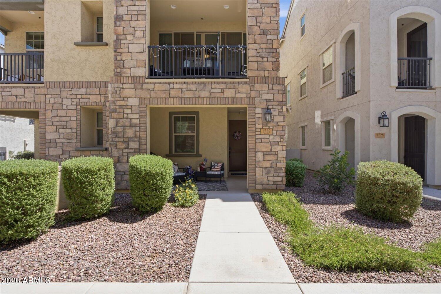 1732 E DOGWOOD Lane