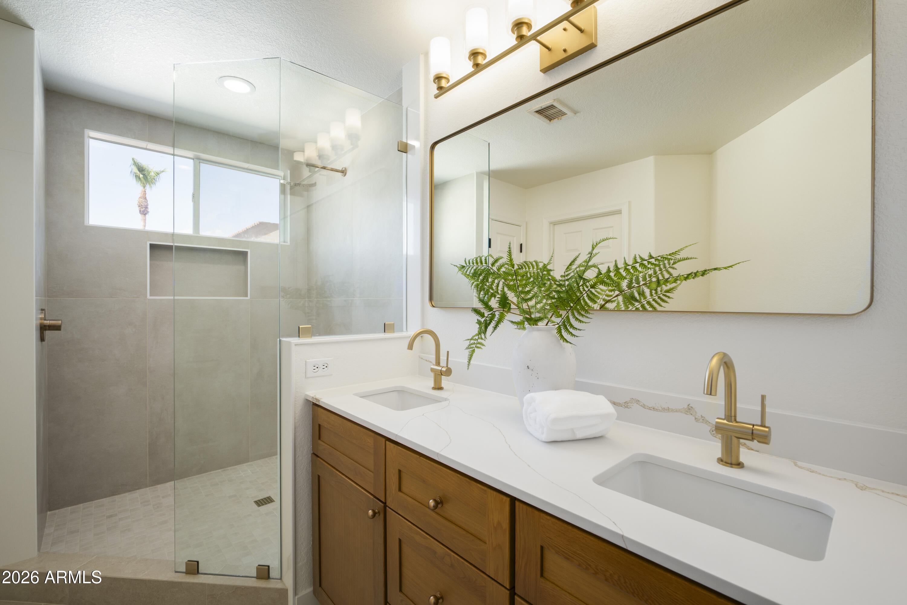5032 E SIESTA Drive 3