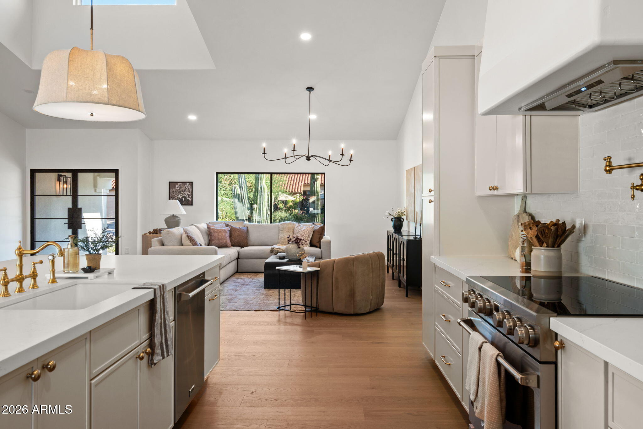 10572 E BELLA VISTA Drive
