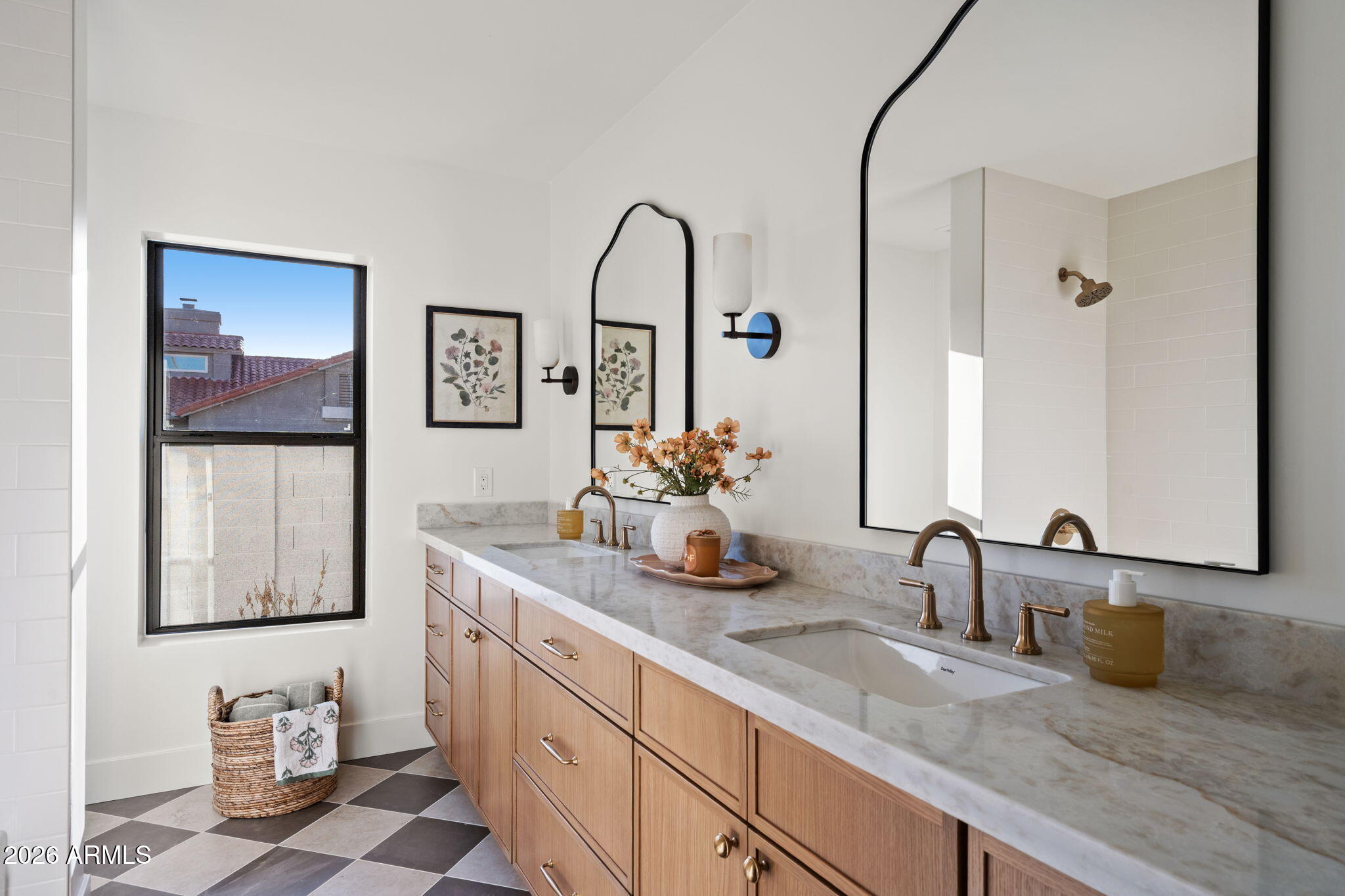 10572 E BELLA VISTA Drive