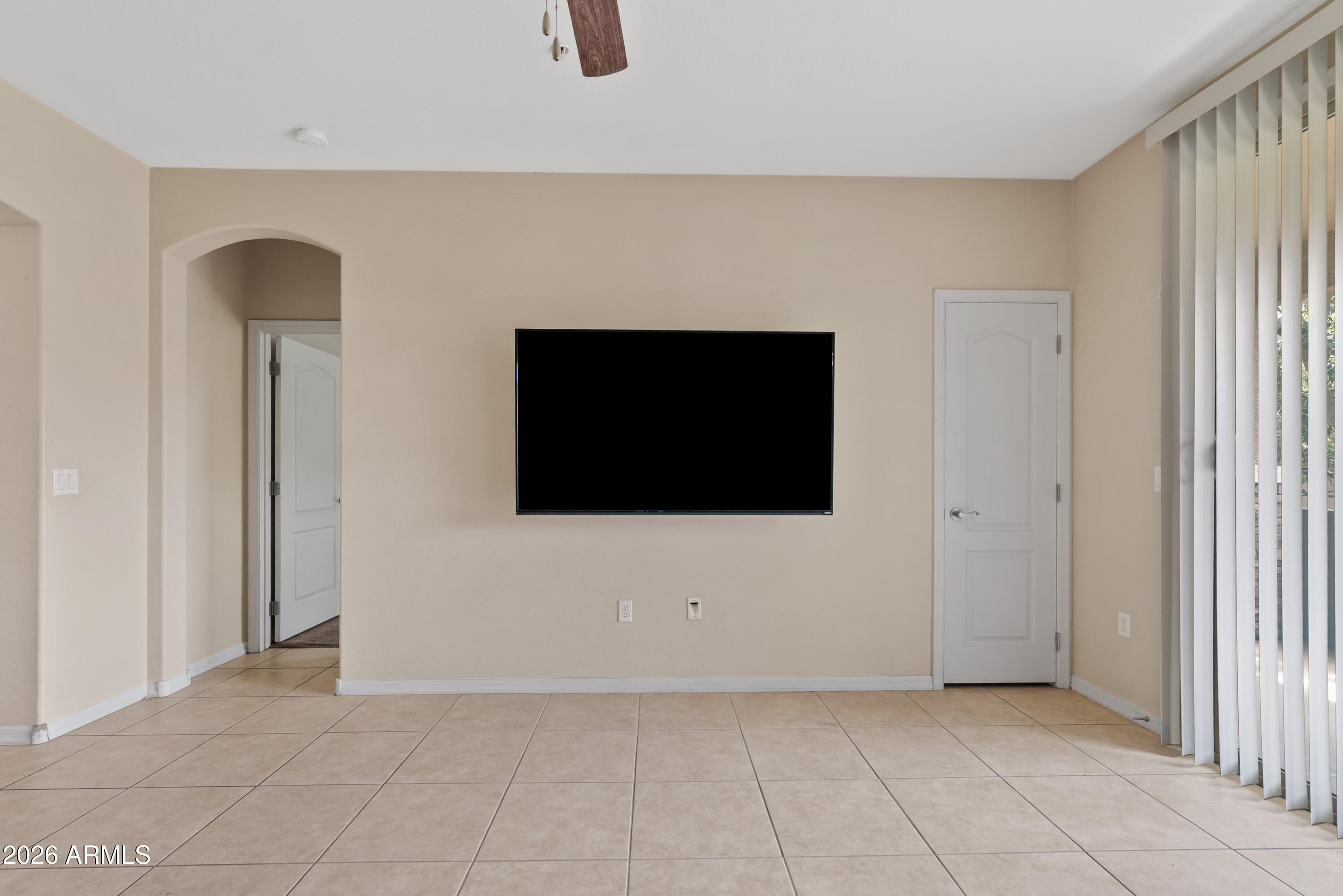 7726 E BASELINE Road 129
