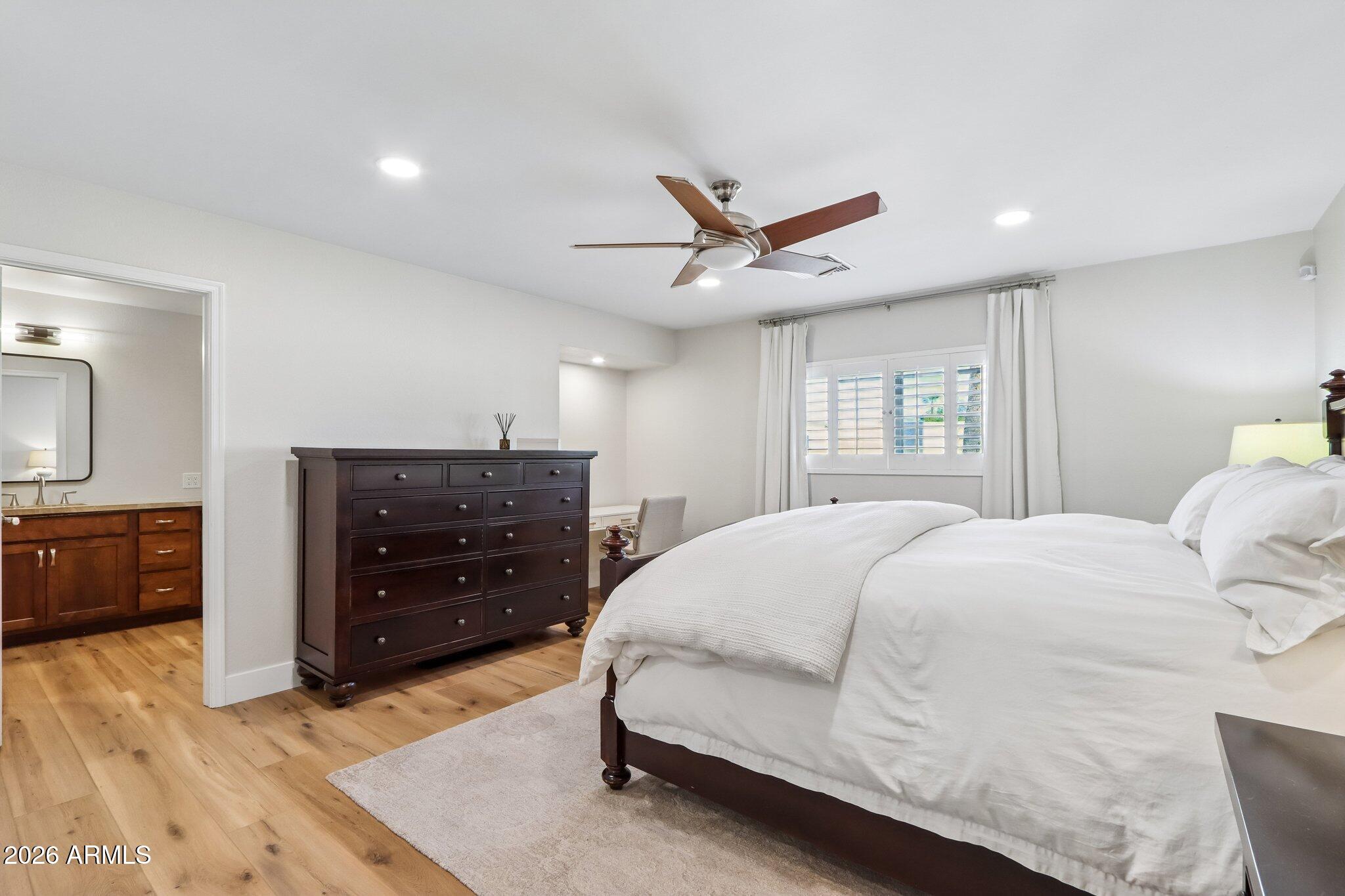 6325 E KINGS Avenue