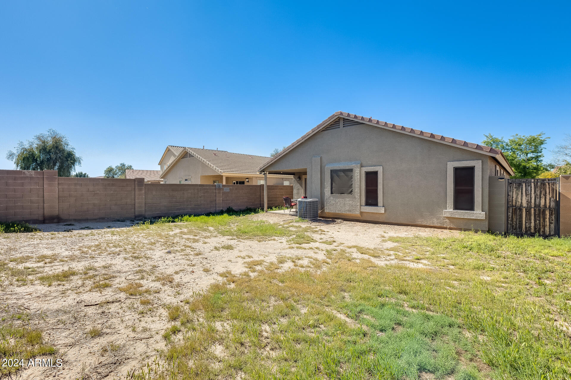 1209 E SHARI Street