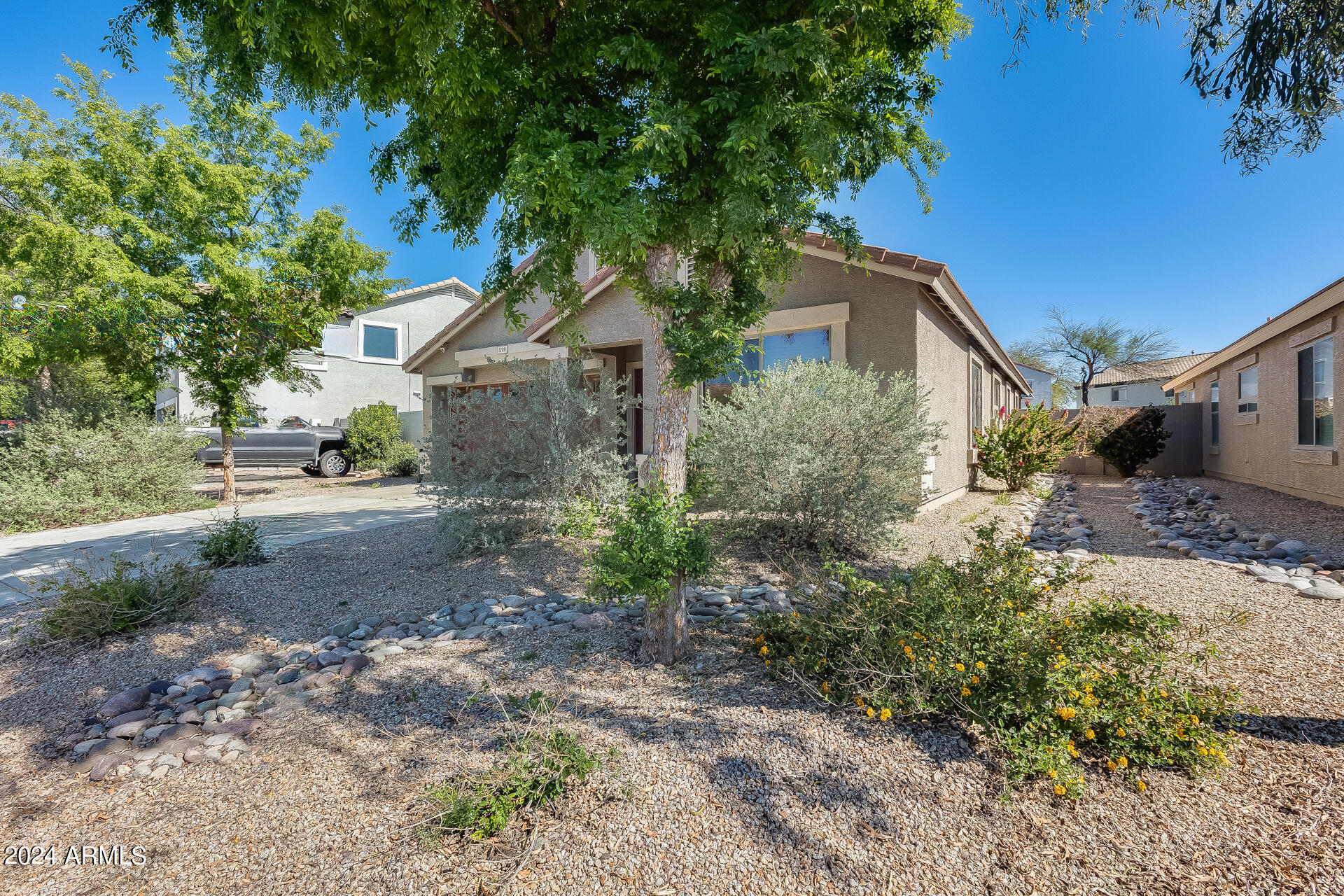 1209 E SHARI Street