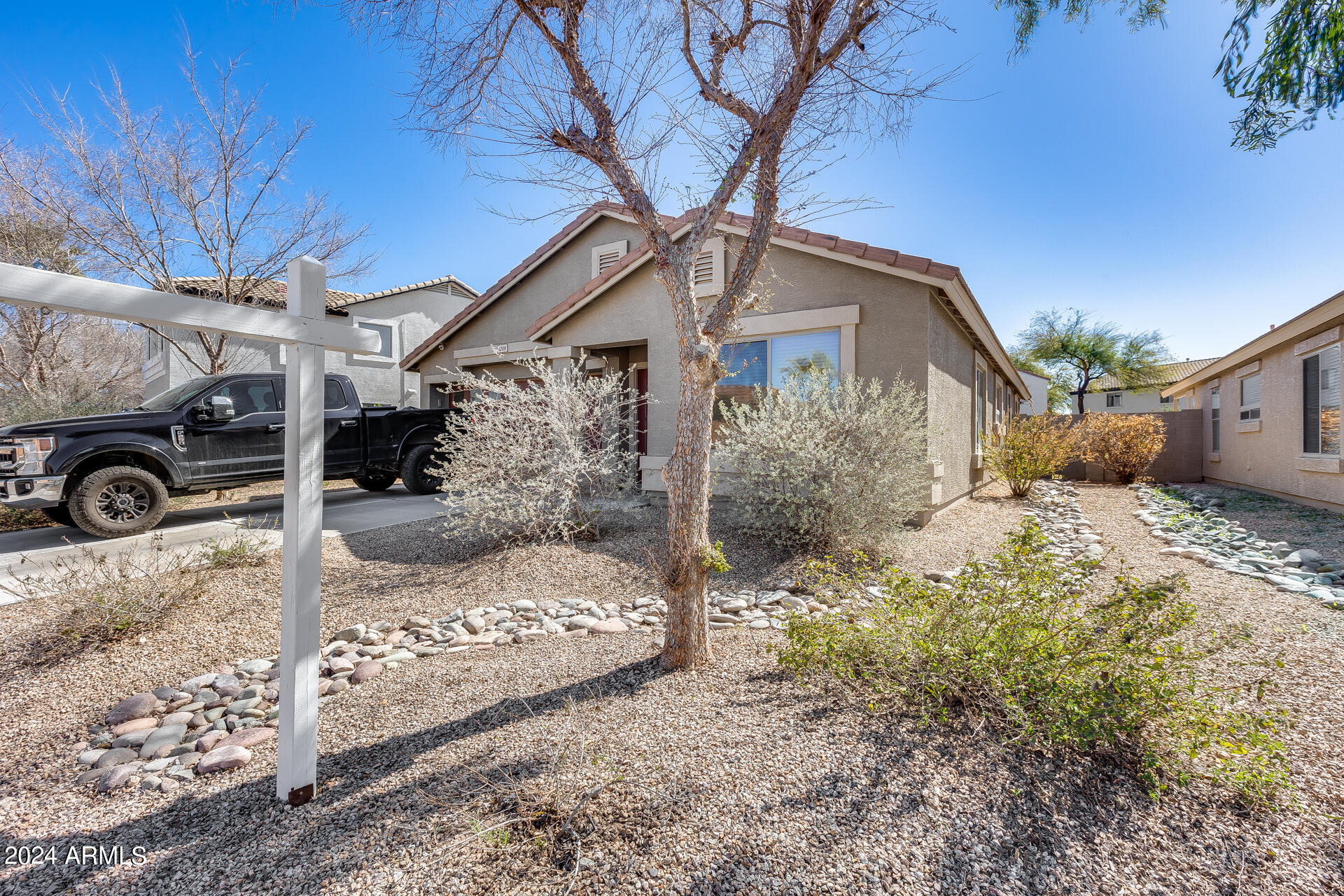 1209 E SHARI Street