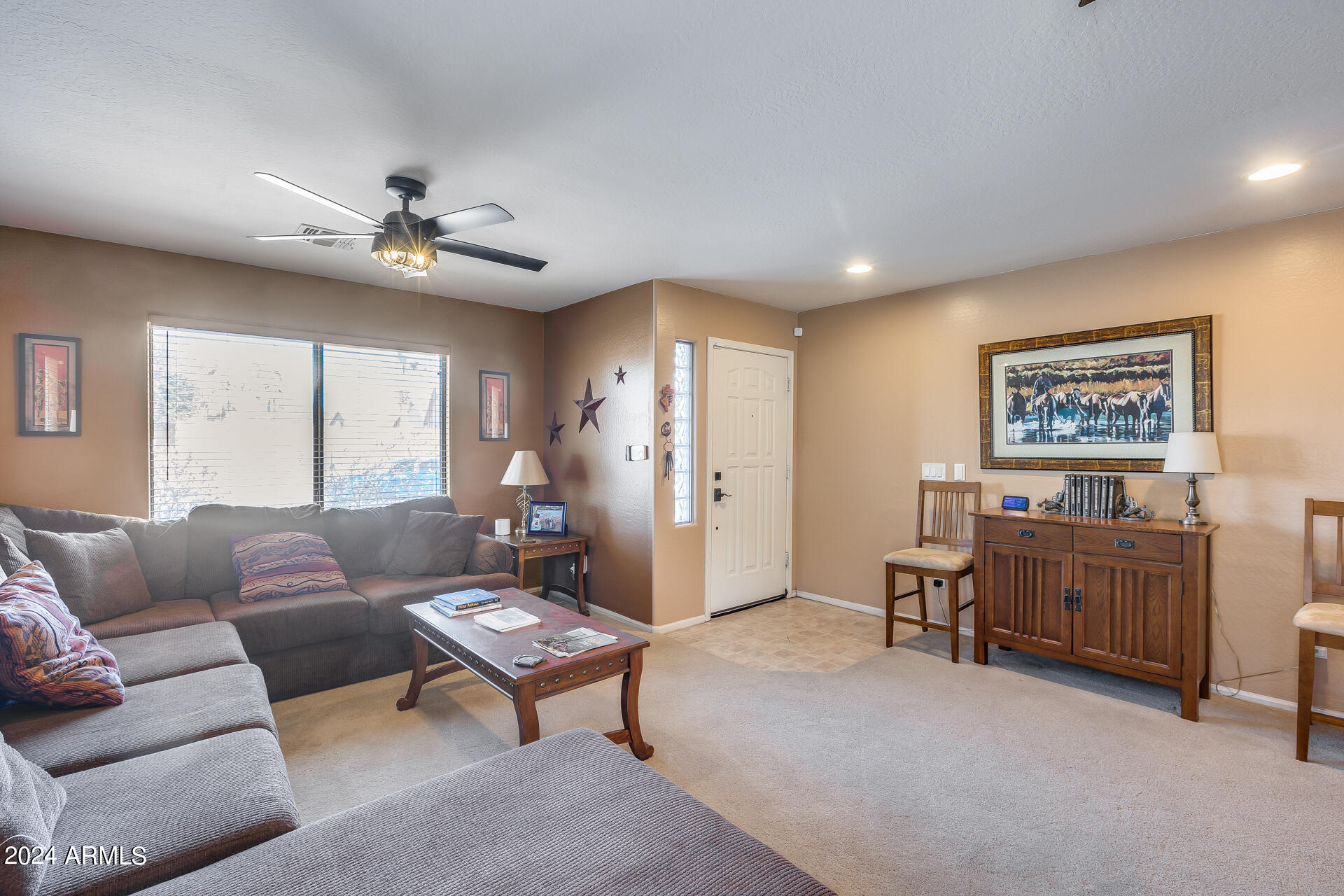 1209 E SHARI Street
