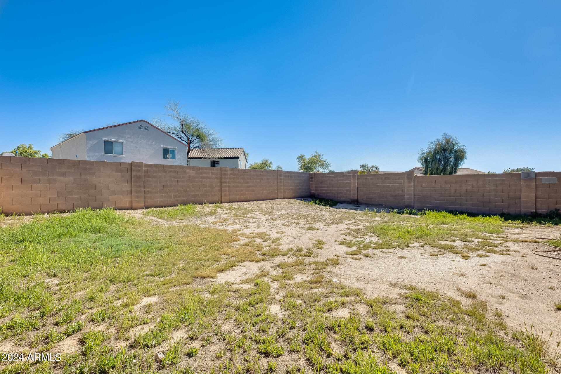 1209 E SHARI Street