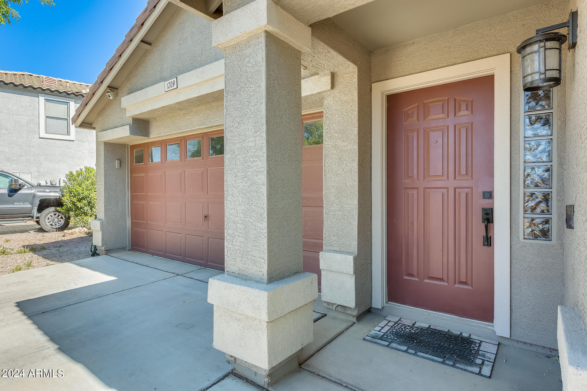 1209 E SHARI Street