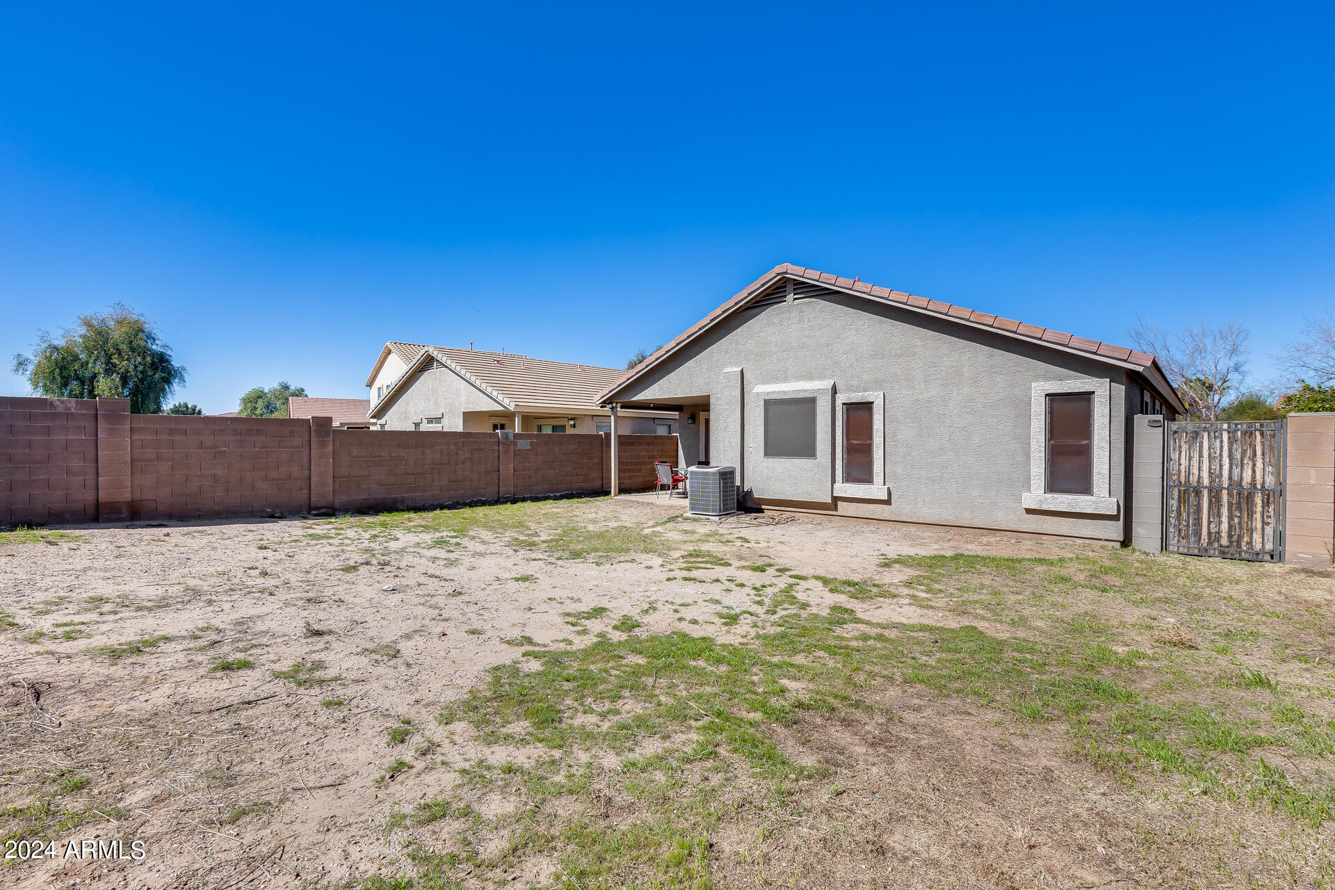 1209 E SHARI Street
