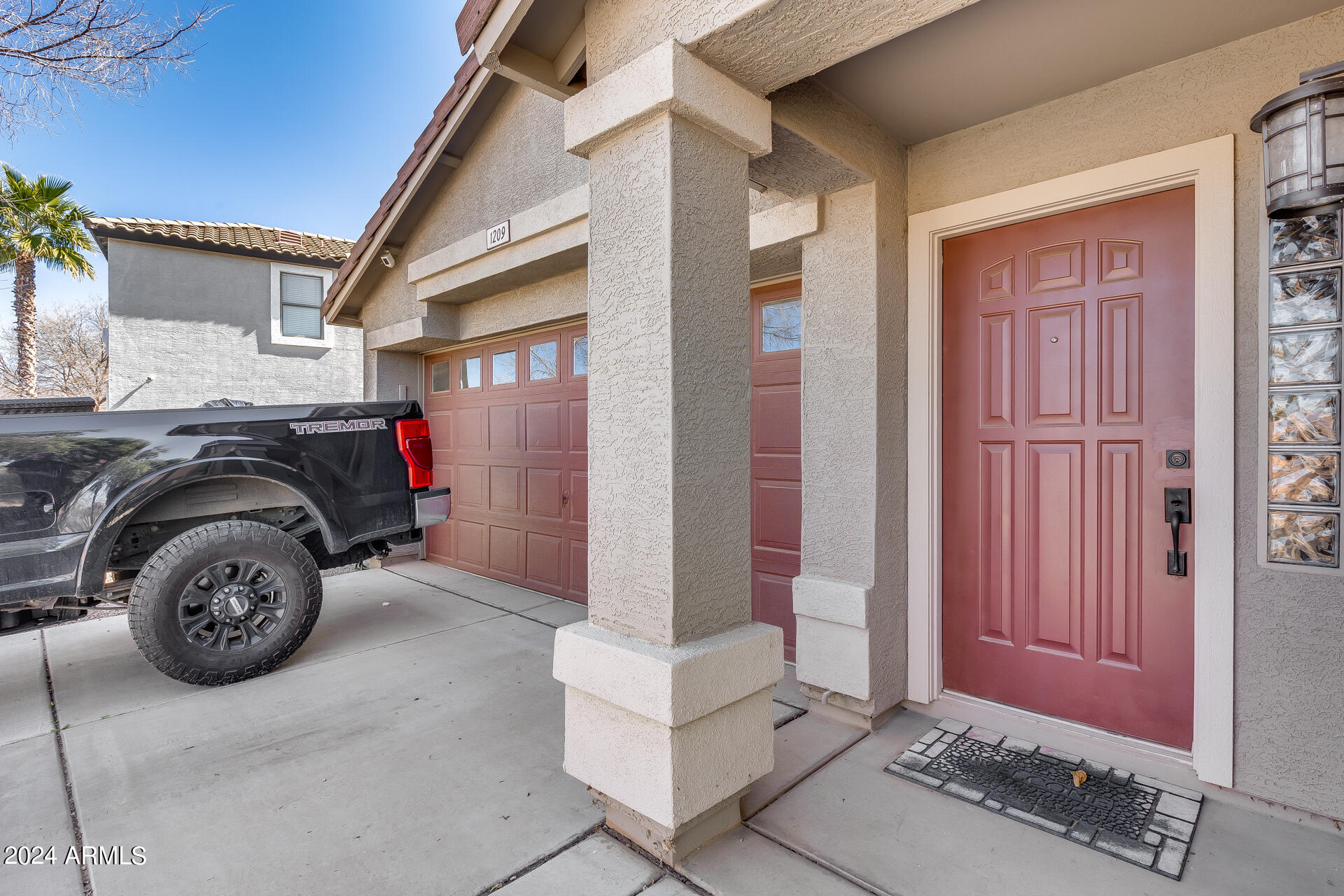 1209 E SHARI Street