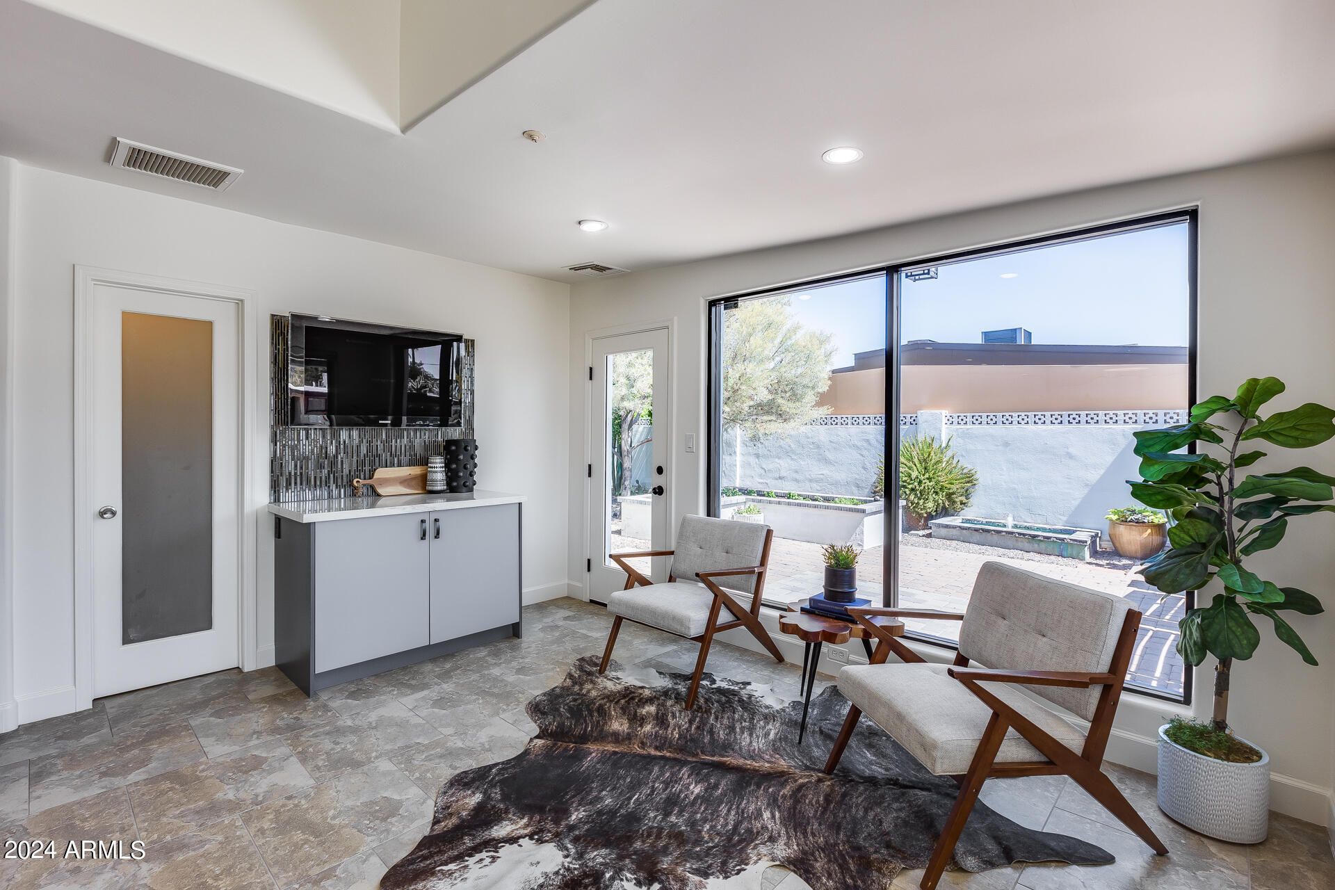 7042 E ORANGE BLOSSOM Lane