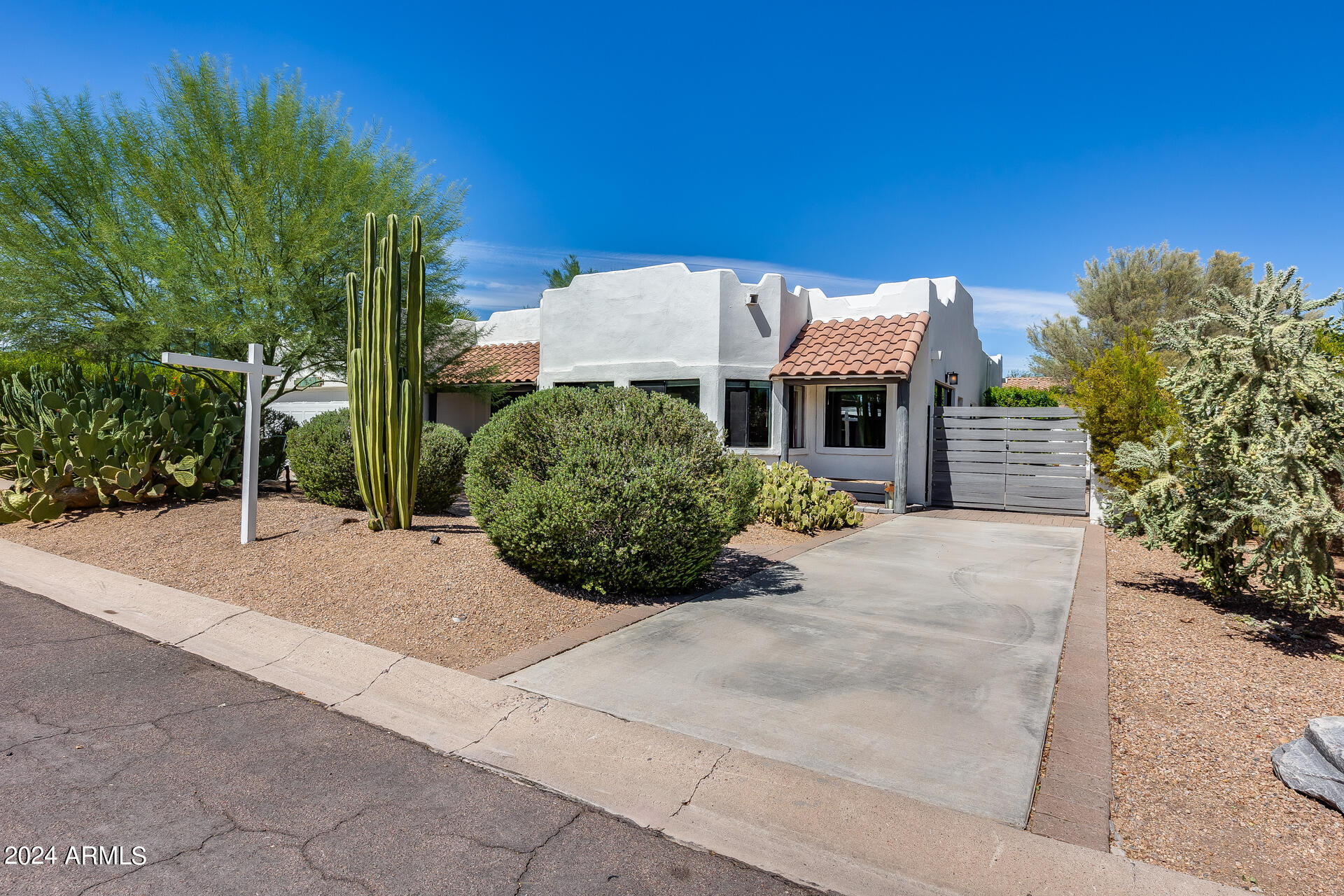 7042 E ORANGE BLOSSOM Lane