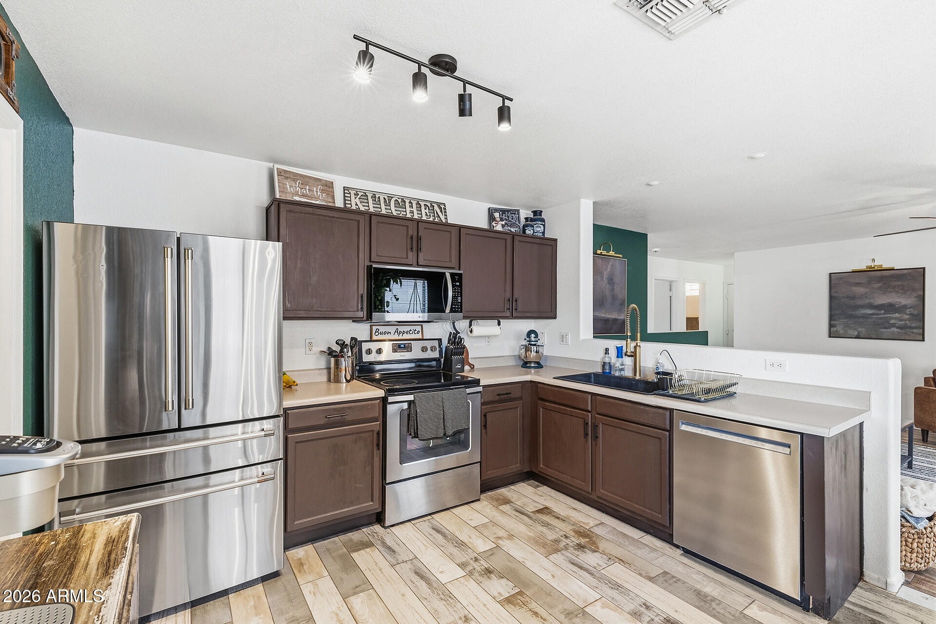 1018 E COWBOY COVE Trail