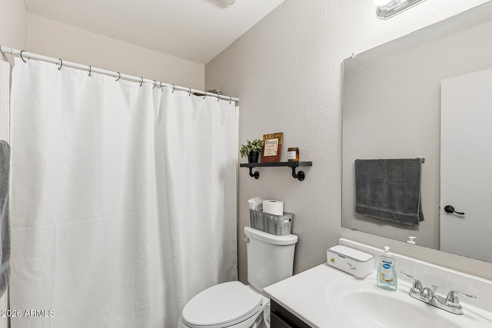 1018 E COWBOY COVE Trail