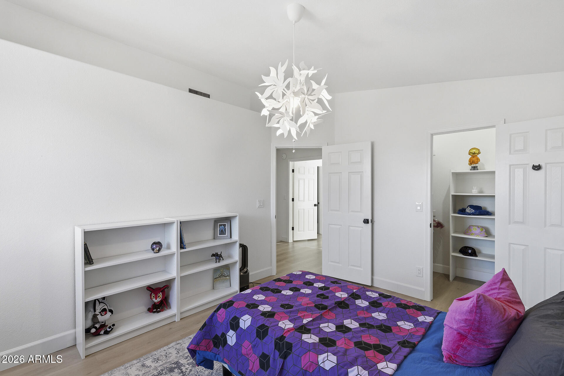 5641 E GRANDVIEW Road