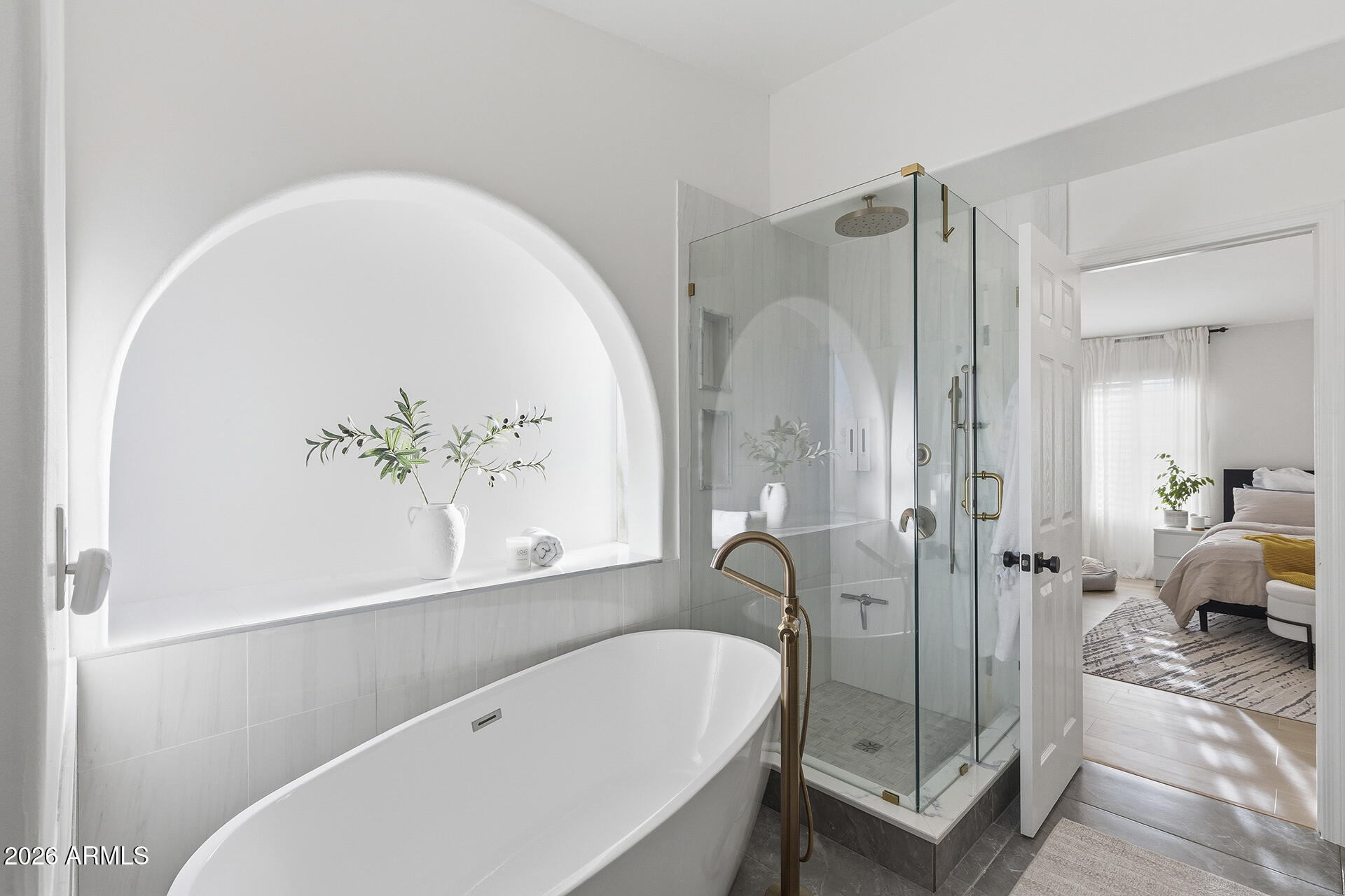 5641 E GRANDVIEW Road