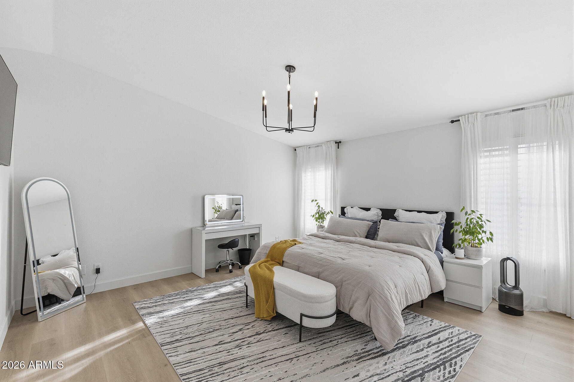 5641 E GRANDVIEW Road