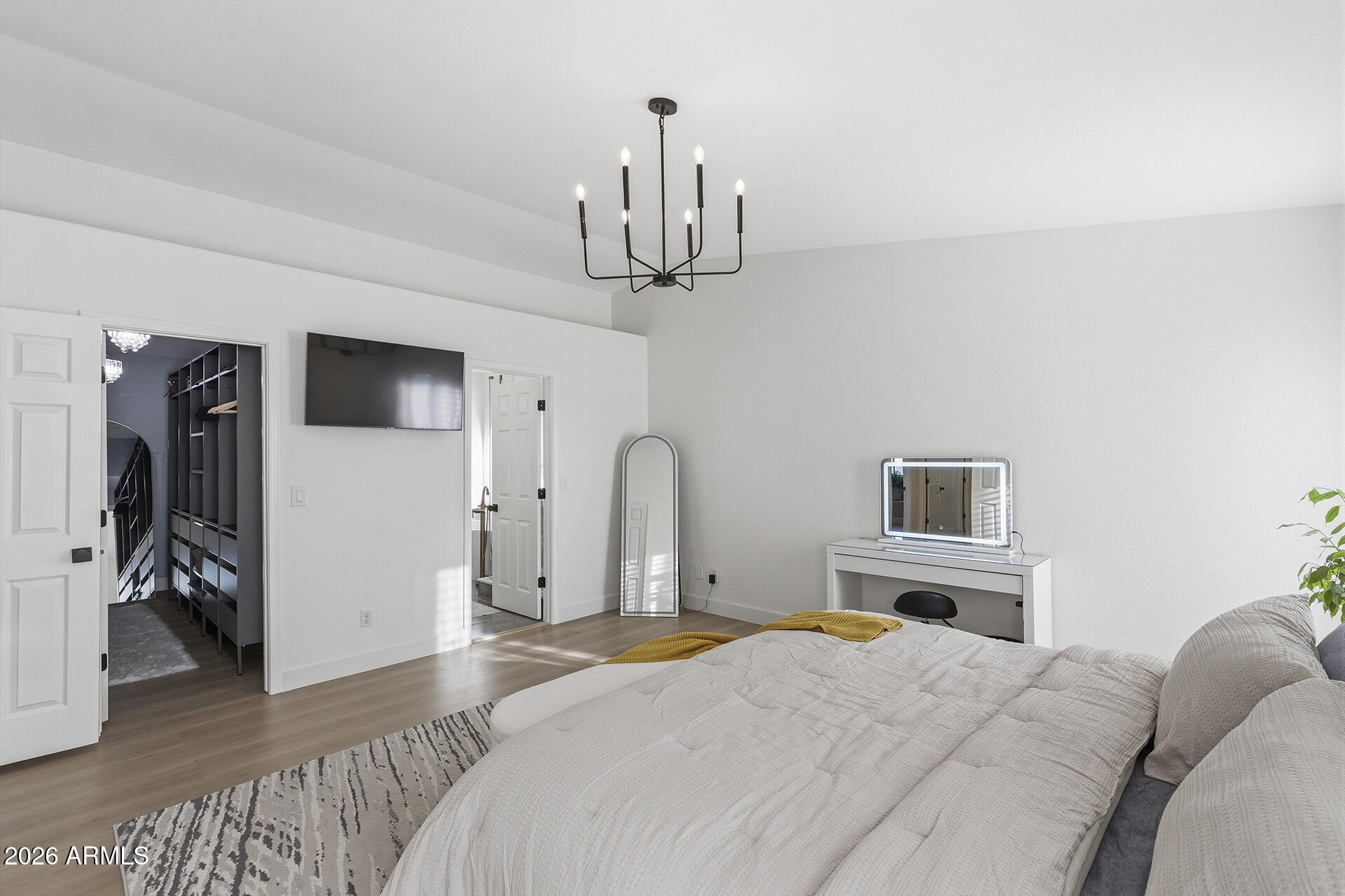 5641 E GRANDVIEW Road