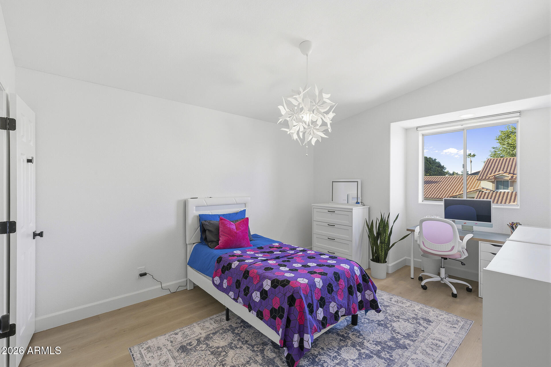 5641 E GRANDVIEW Road