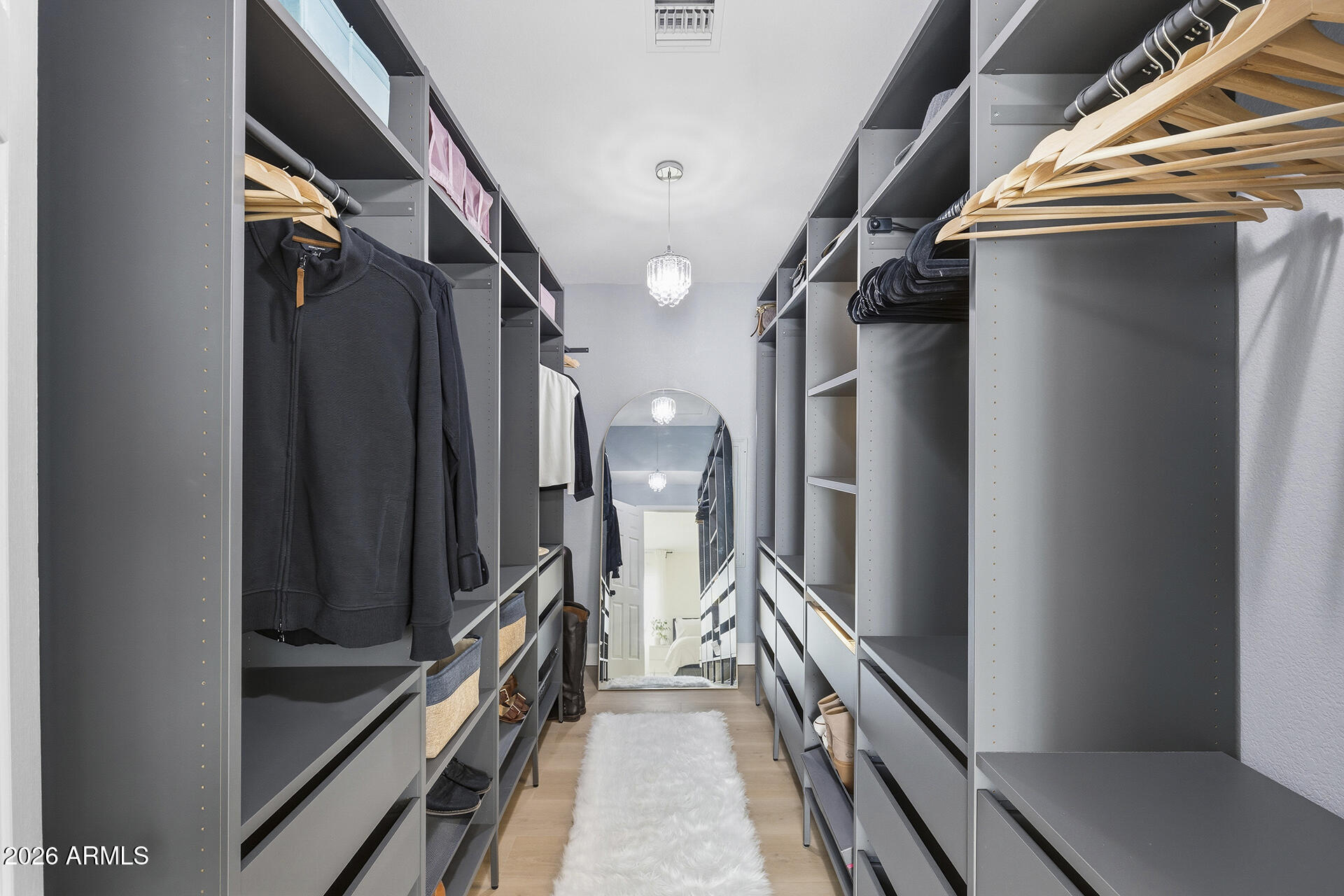 5641 E GRANDVIEW Road