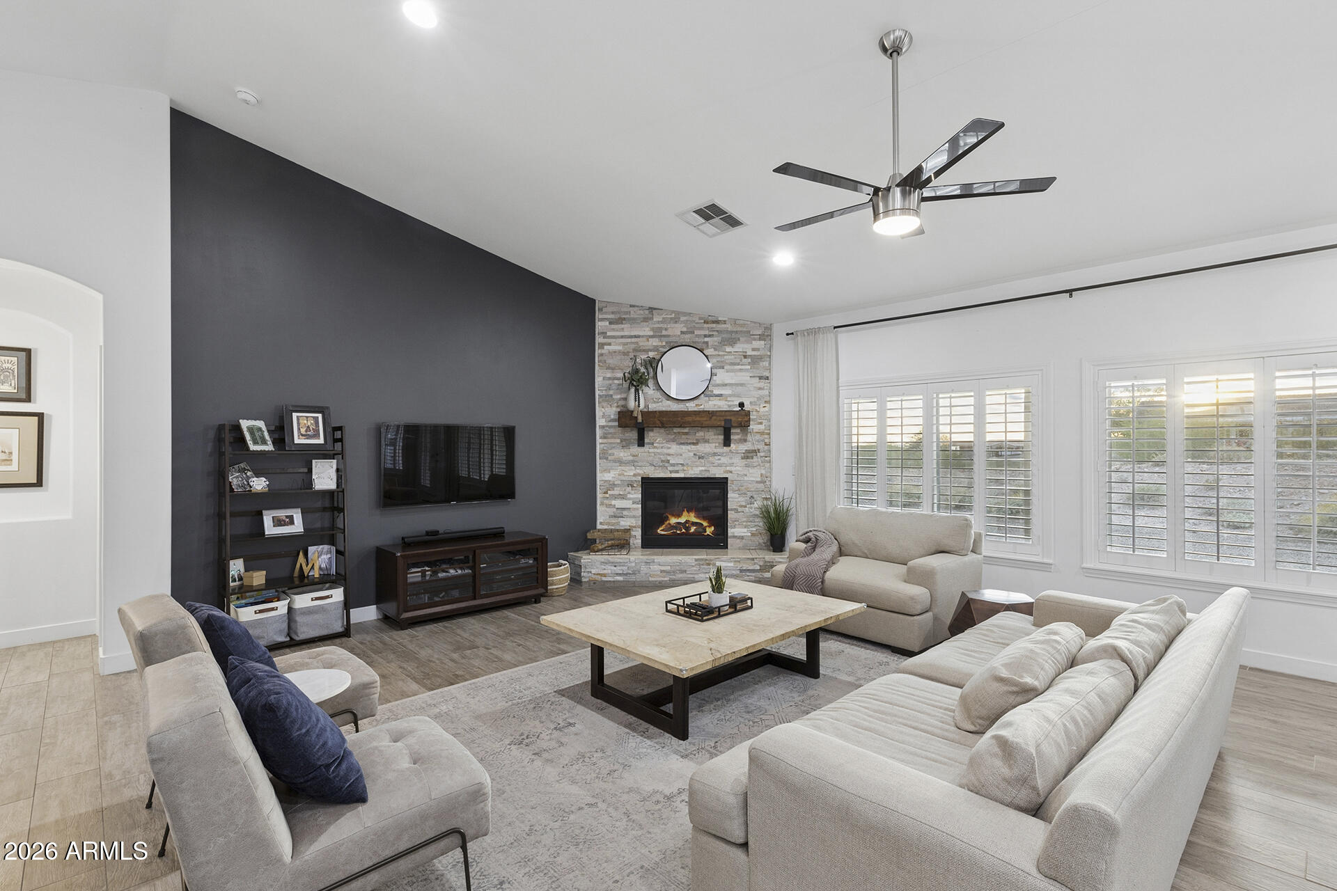203 E SADDLE BUTTE Street