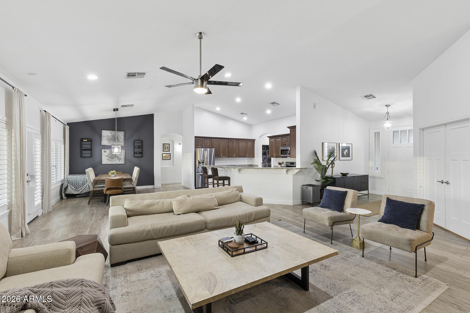 203 E SADDLE BUTTE Street