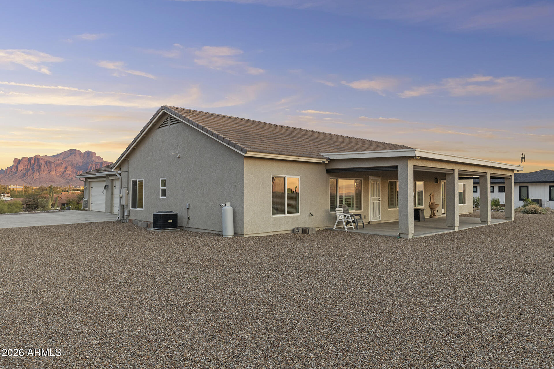 203 E SADDLE BUTTE Street