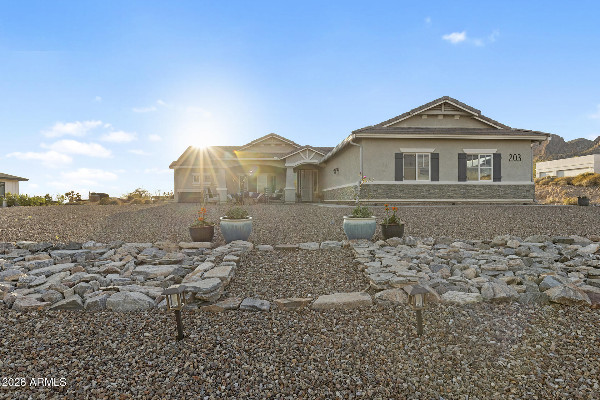 203 E SADDLE BUTTE Street