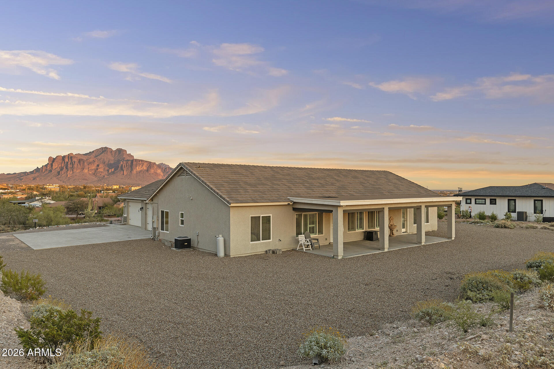 203 E SADDLE BUTTE Street