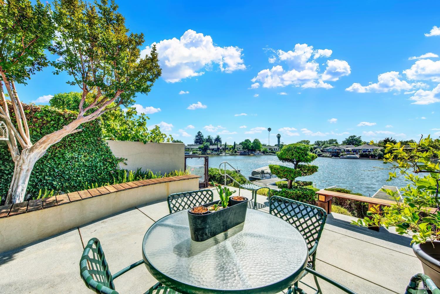 927 Marina Dr