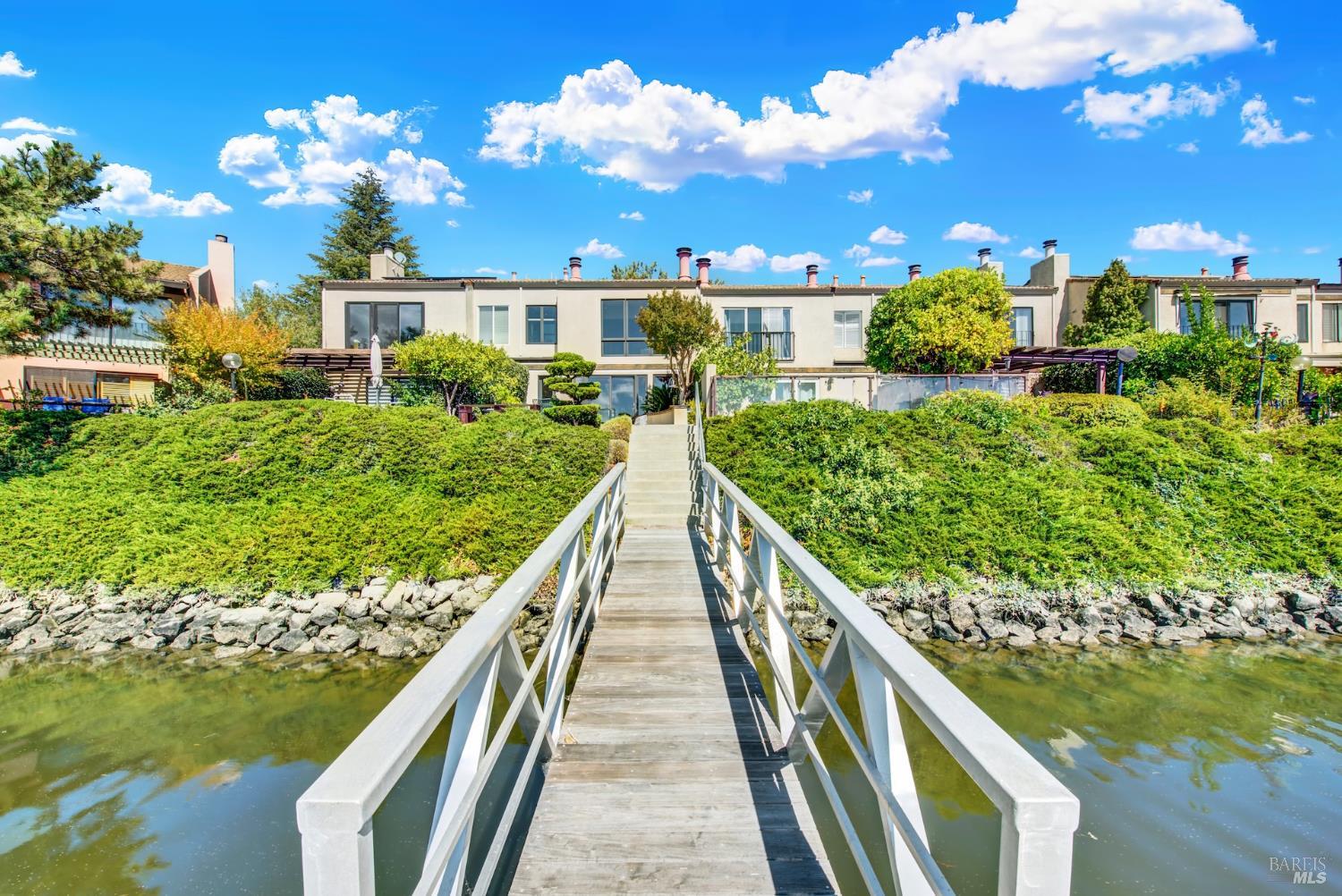 927 Marina Dr