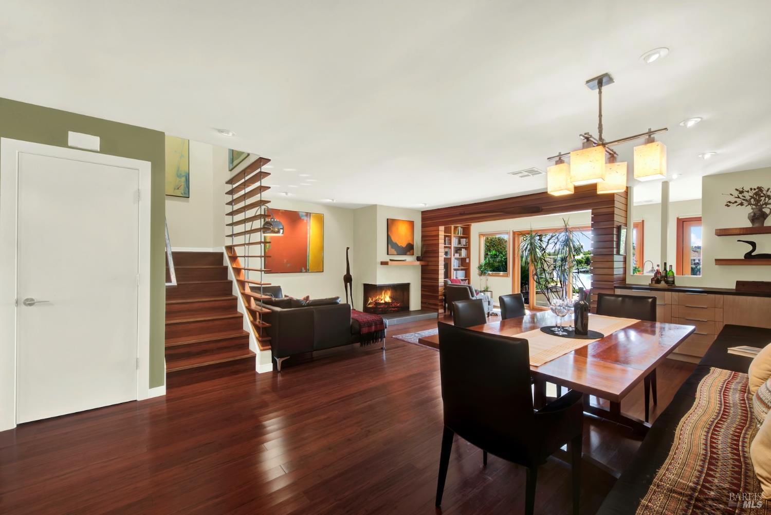 927 Marina Dr