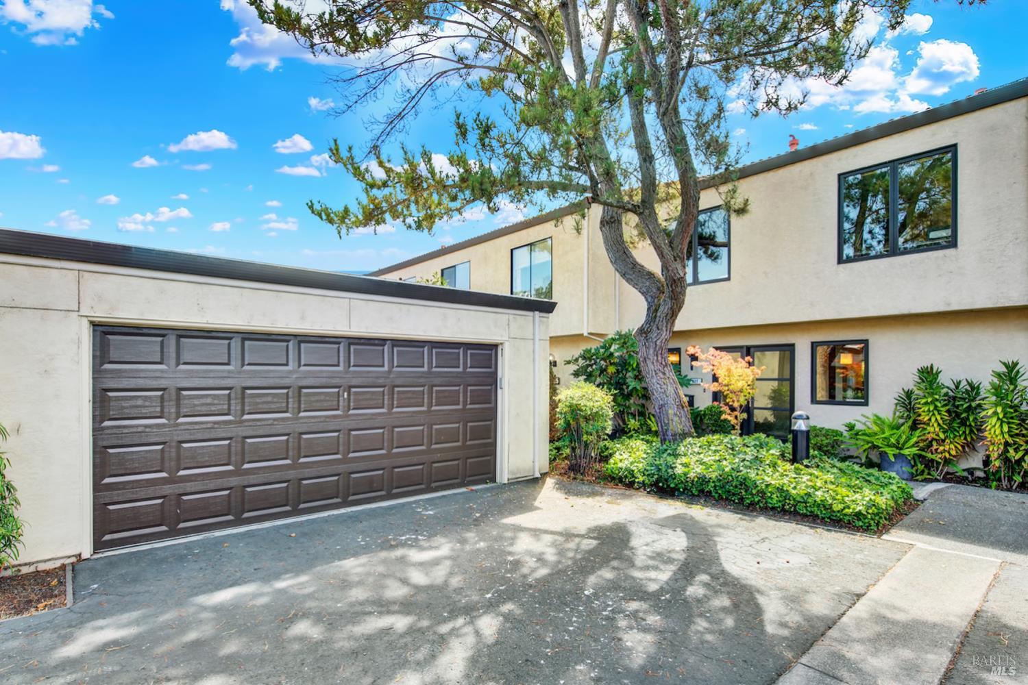 927 Marina Dr