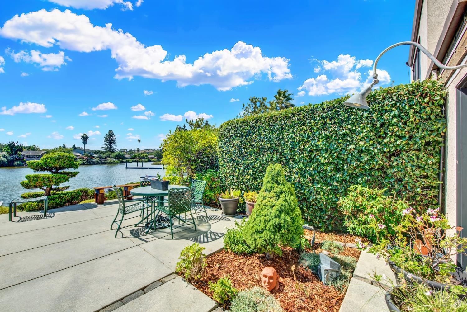 927 Marina Dr