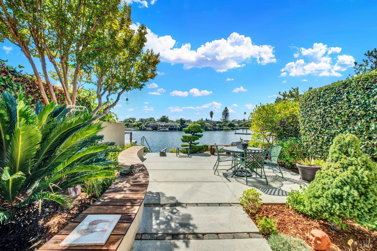 927 Marina Dr
