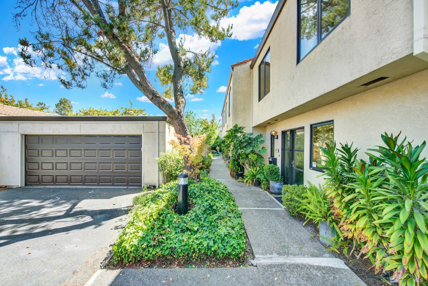 927 Marina Dr