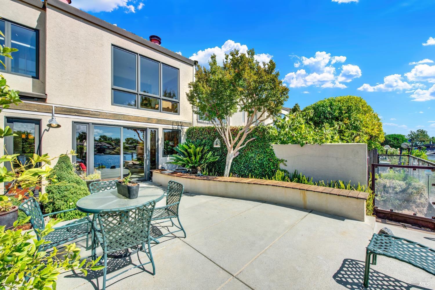 927 Marina Dr