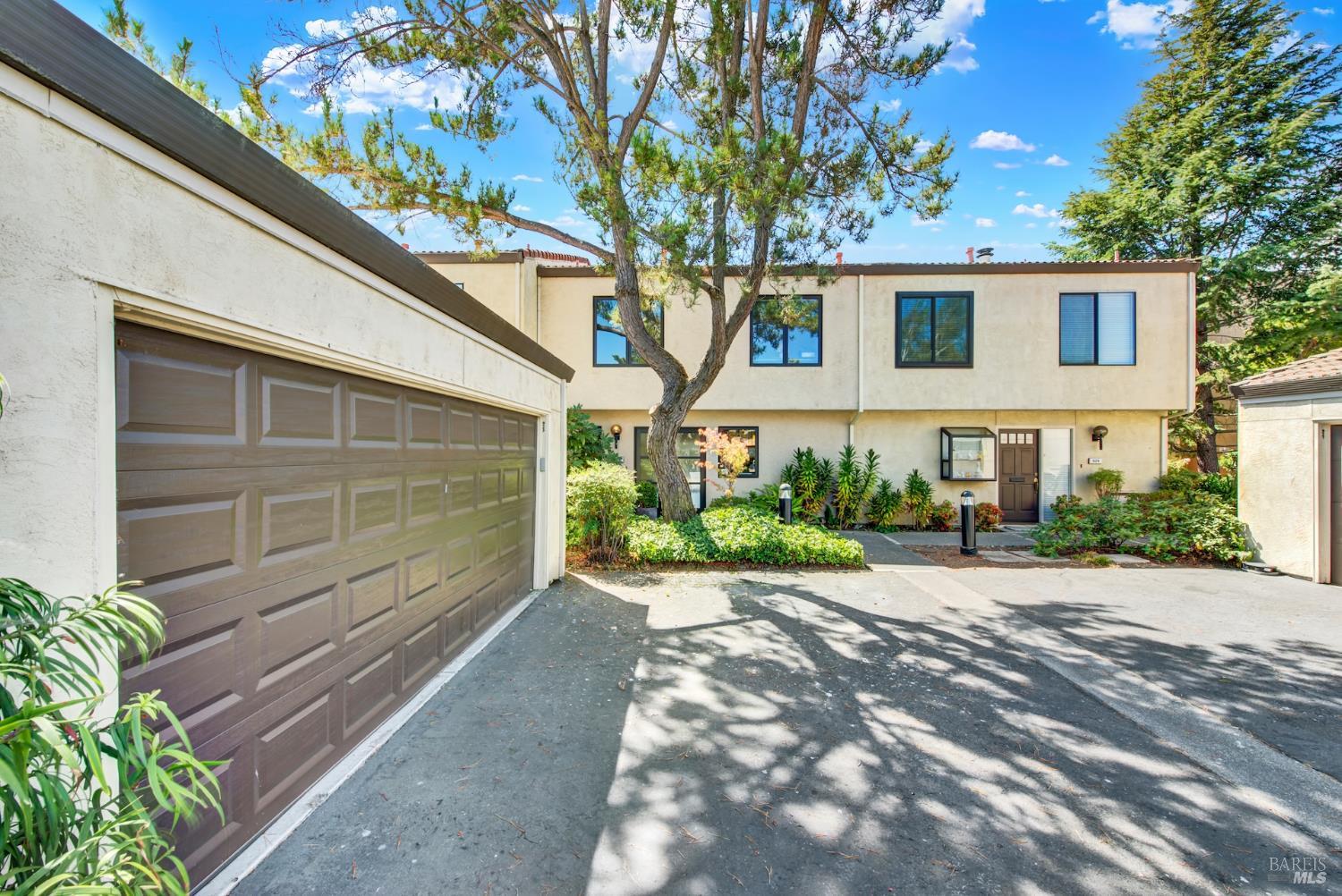 927 Marina Dr