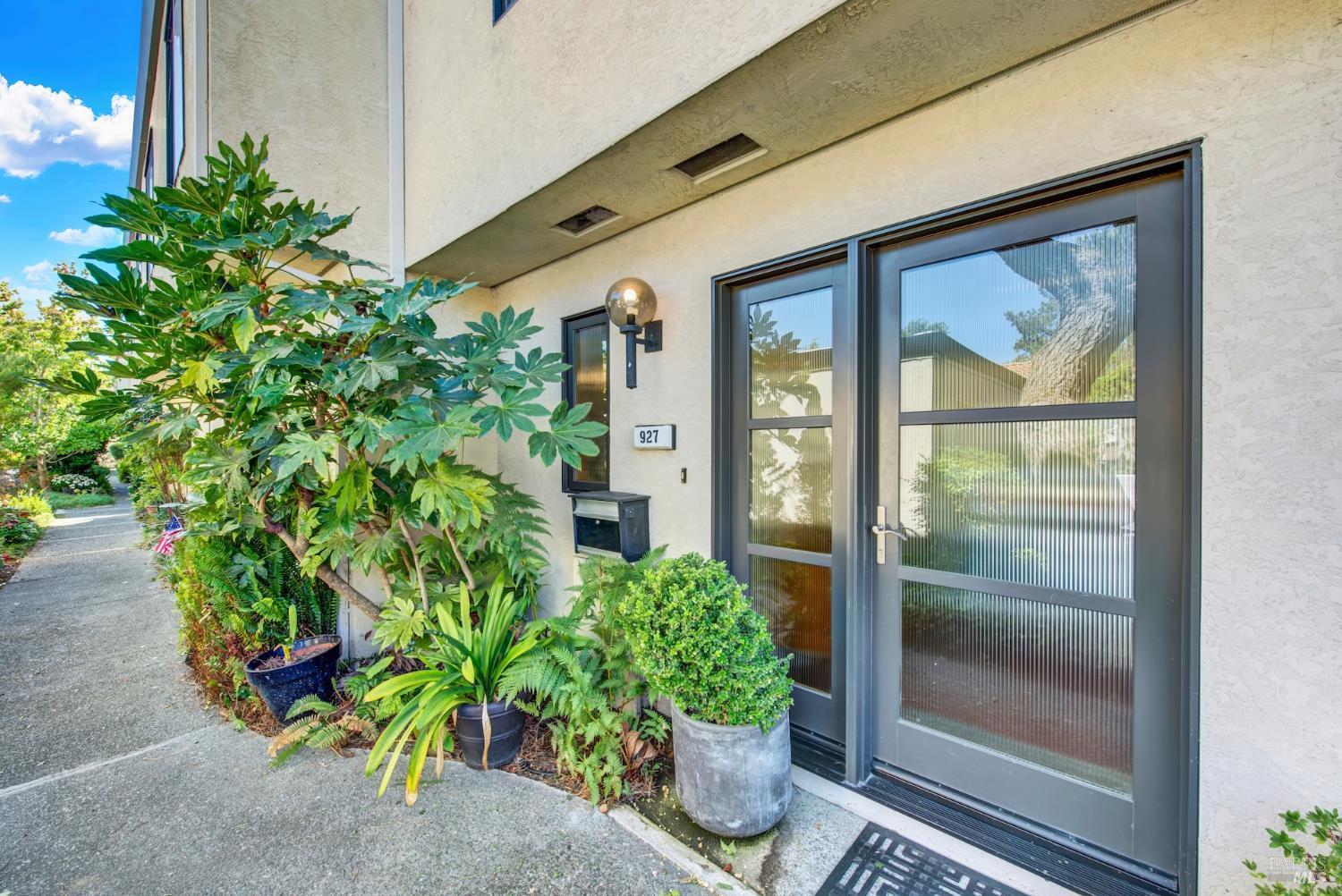 927 Marina Dr