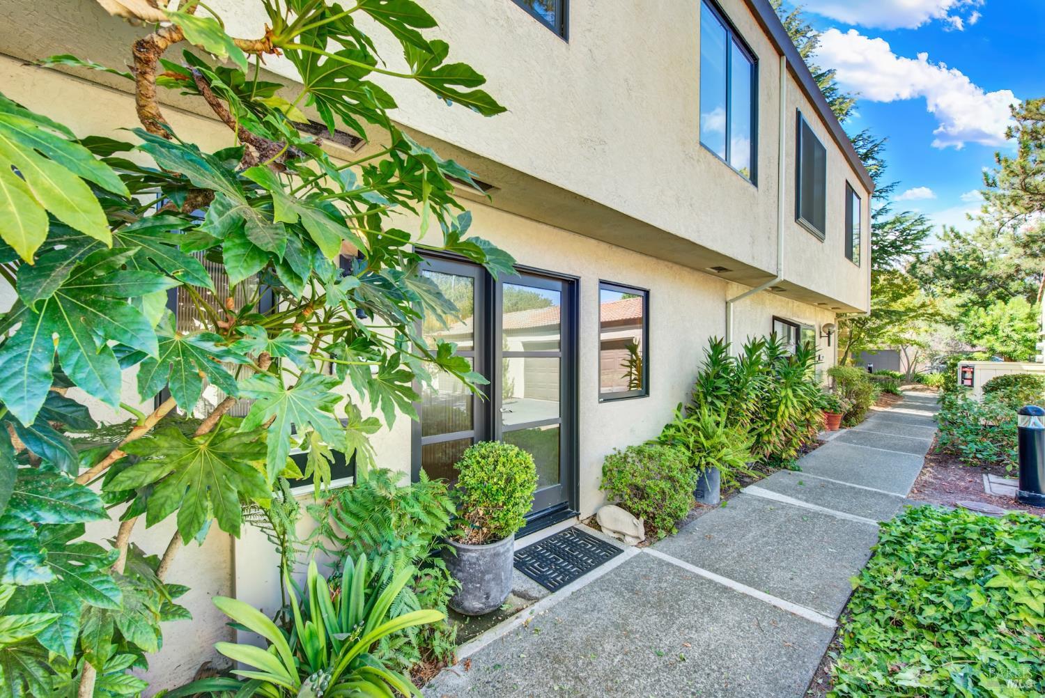 927 Marina Dr