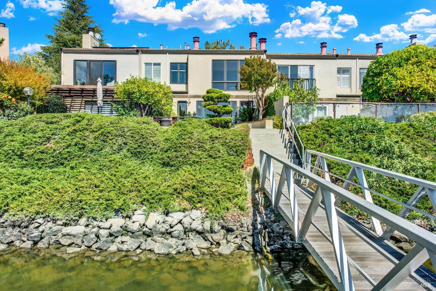 927 Marina Dr