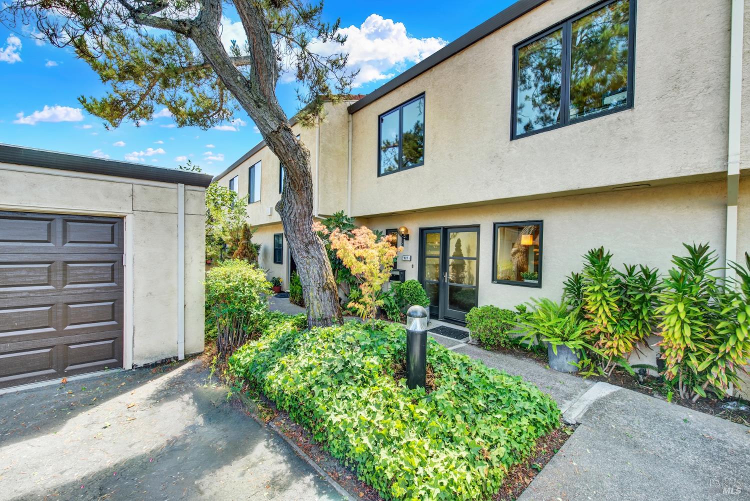 927 Marina Dr