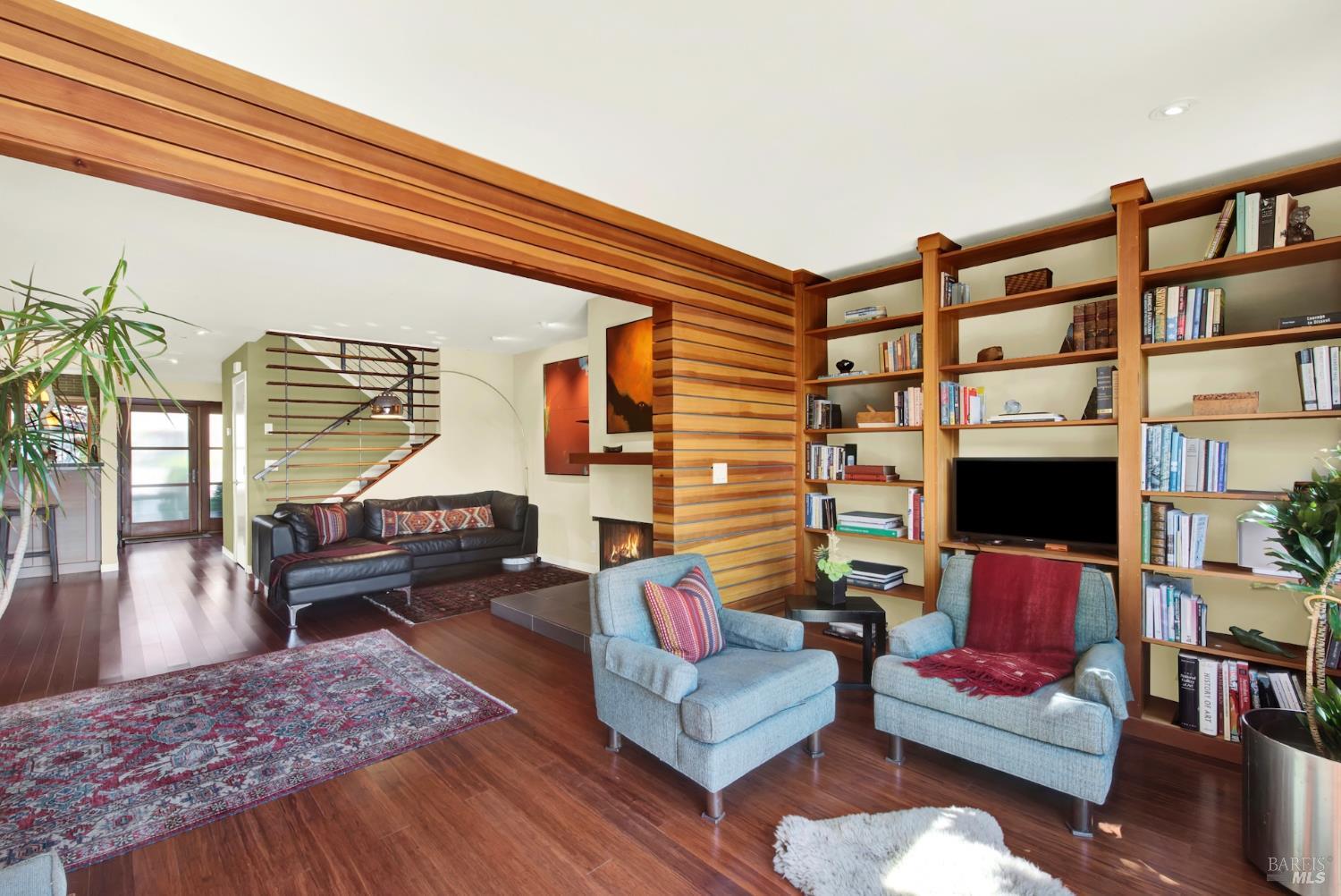 927 Marina Dr