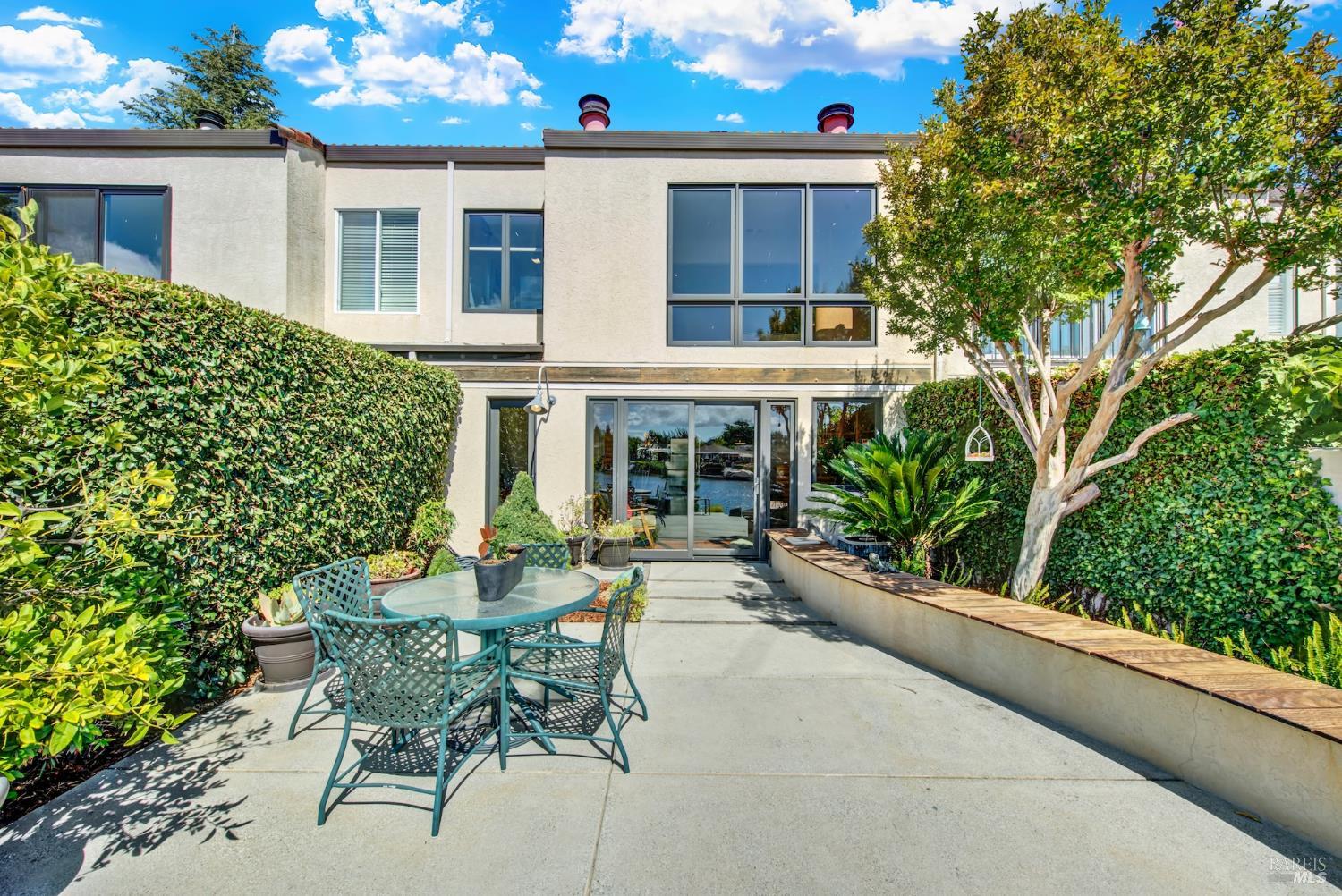 927 Marina Dr