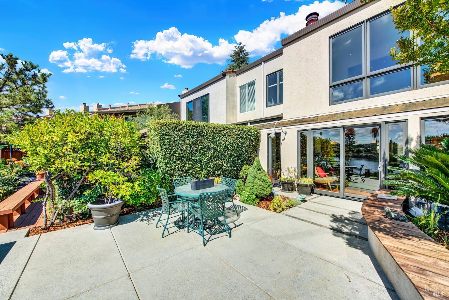 927 Marina Dr