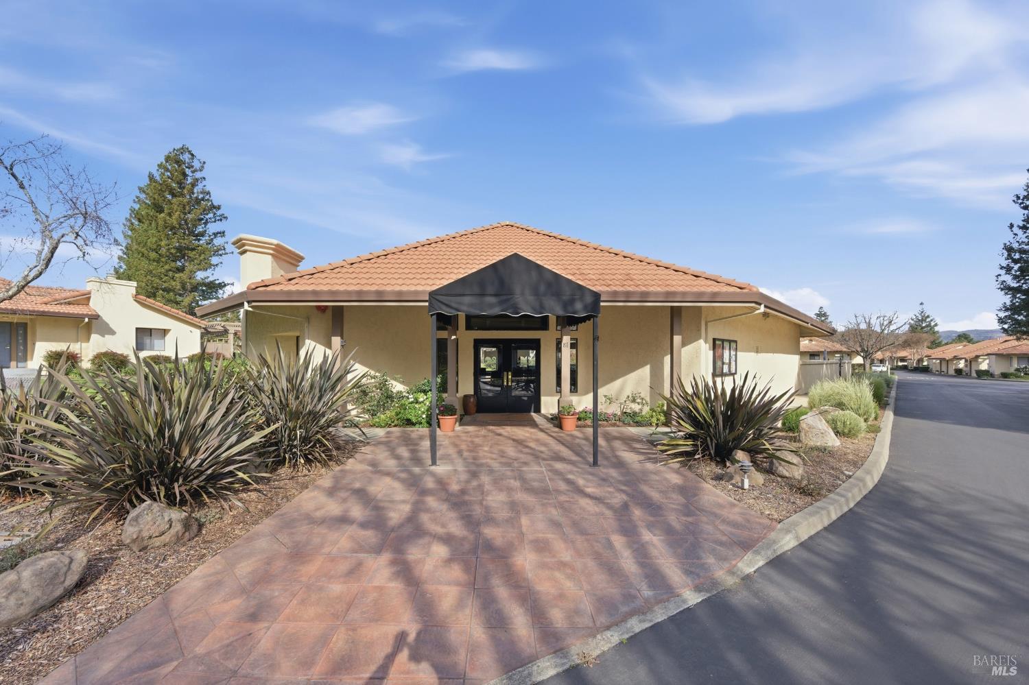 77 Fountain Grove Circle